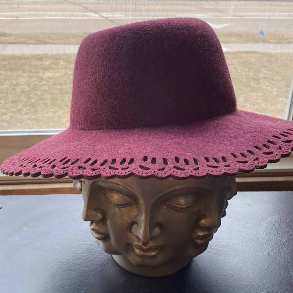Floppy hat
